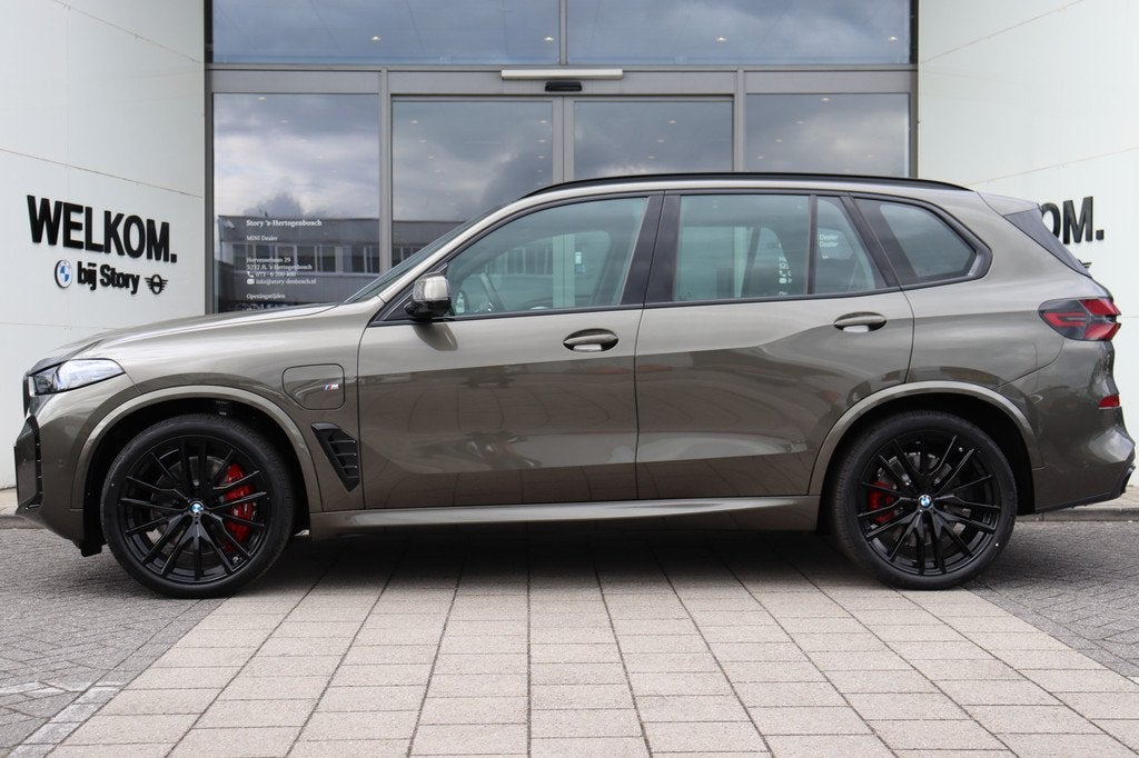 BMW X5 xDrive50e M Sport Automaat / Panoramadak / Trekhaak /, Auto's, Automaat, 2395 kg, Leder, Bedrijf