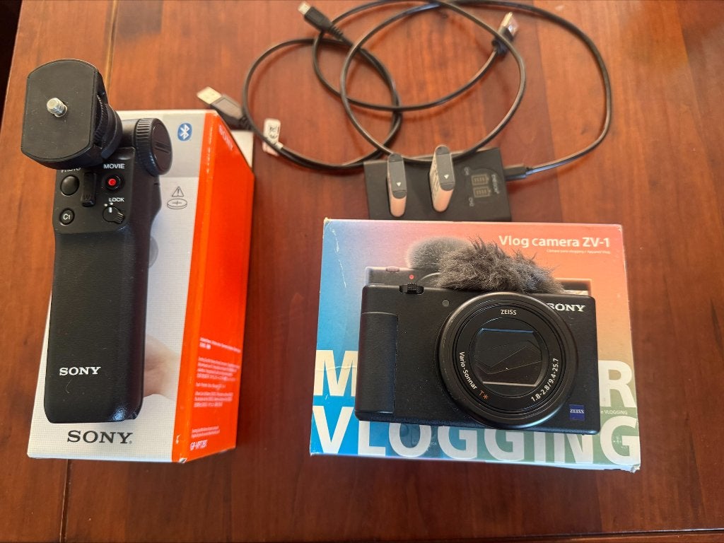 Sony ZV-1 vlogcamera + Sony GP-VPT2BT statiefgreep, Audio, Tv en Foto, Fotocamera's Digitaal, Ophalen, Zo goed als nieuw, Sony