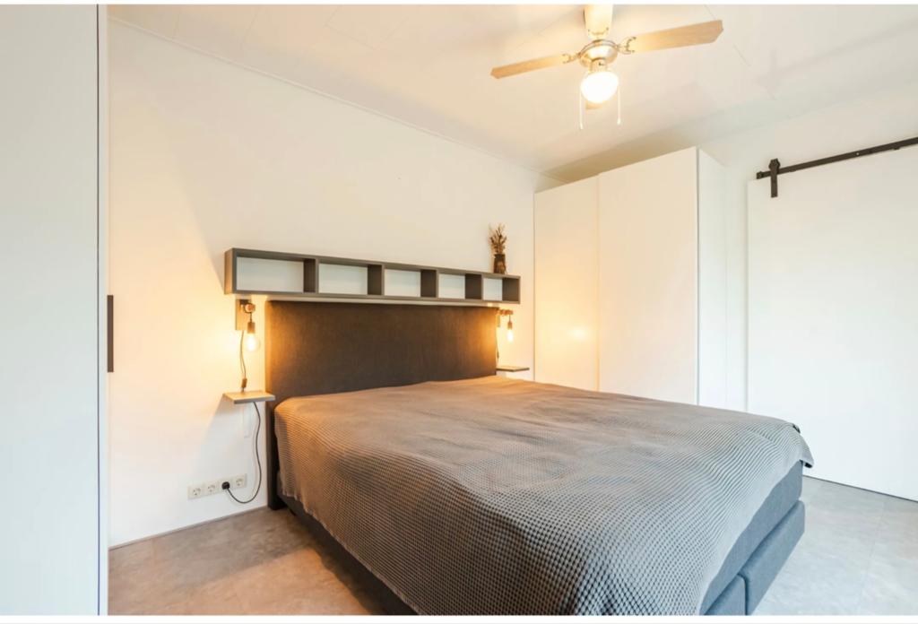 Mooi boxspring bed zo goed als nieuw., Ophalen