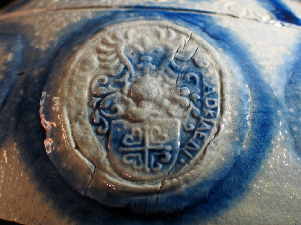 Steengoed zegel Westerwald 1650 bodemvondst. 2056, Ophalen of Verzenden