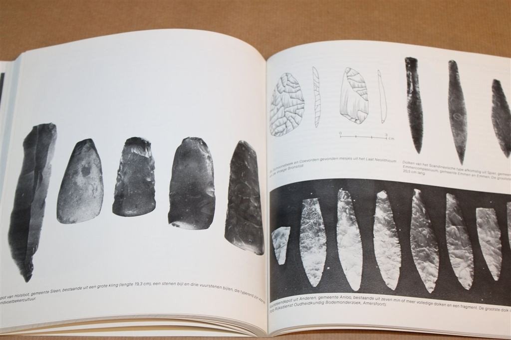 Vakmanschap in vuursteen — Prehistorische werktuigen, Ophalen of Verzenden, Gelezen