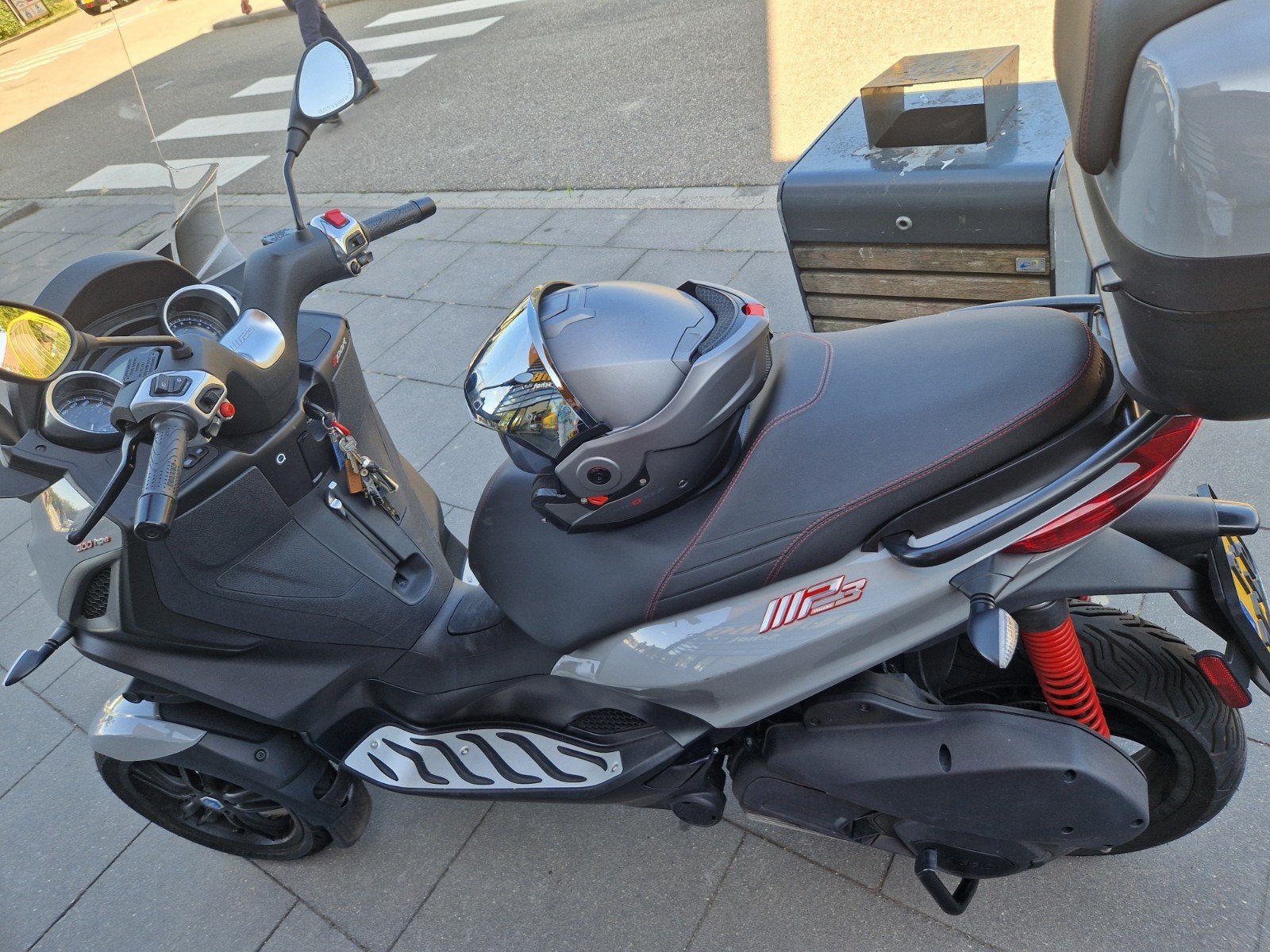 Piaggio MP3 Sport 300cc - Grijs 2022 nieuwstaat 8160km, Fietsen en Brommers, Scooters | Piaggio, Ophalen, Overige modellen, Zo goed als nieuw