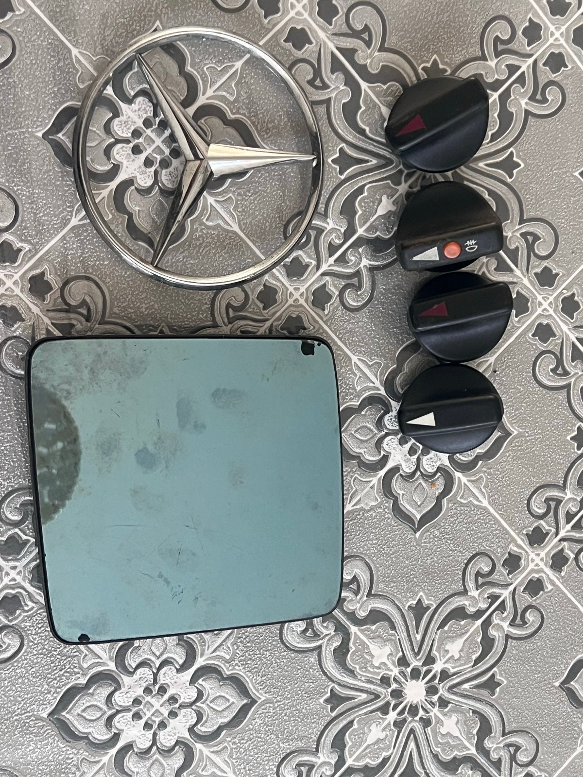 Mercedes 1900 accessoires: embleem, spiegel en knoppen, Ophalen of Verzenden, Gebruikt