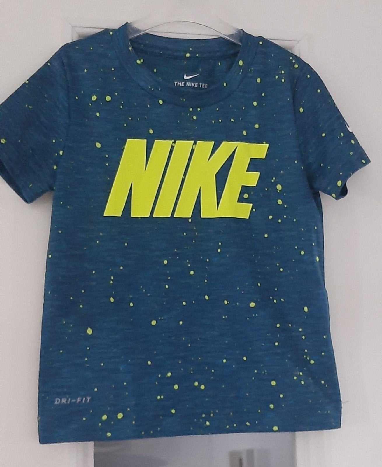 T-shirt, Kinderen en Baby's, Kinderkleding | Maat 92, Ophalen of Verzenden, Zo goed als nieuw, Shirt of Longsleeve, Nike