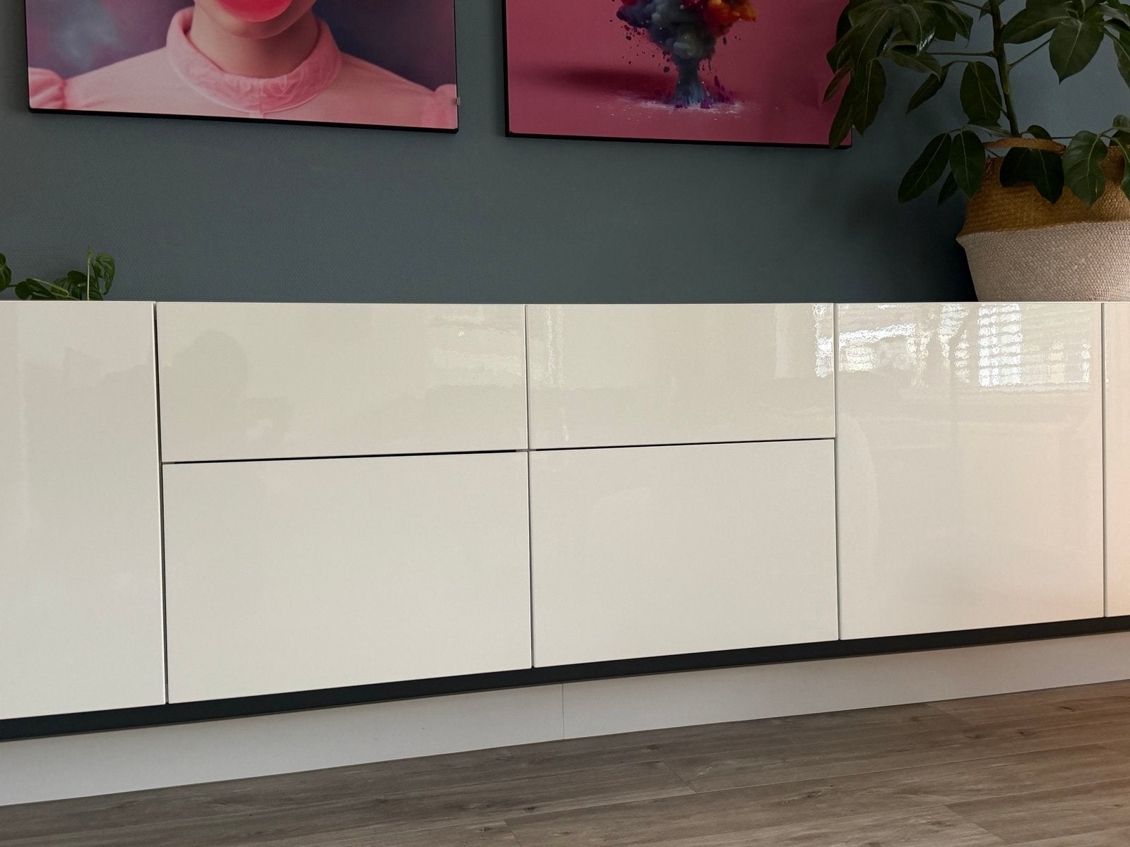 IKEA Besta kasten hoogglans wit met deuren en lades, Ophalen, Kunststof, Gebruikt, 100 tot 150 cm