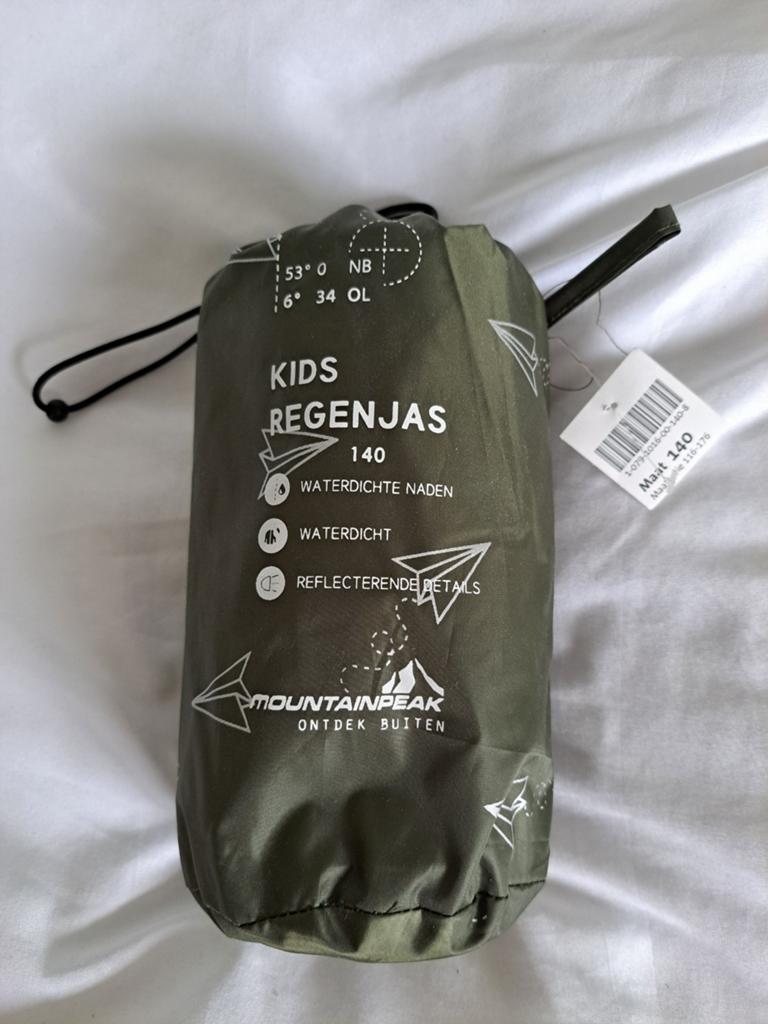Regenjas donkergroen maat 134 / 140 nieuw, Kinderen en Baby's, Kinderkleding | Maat 134, Jongen of Meisje, Nieuw, Ophalen of Verzenden