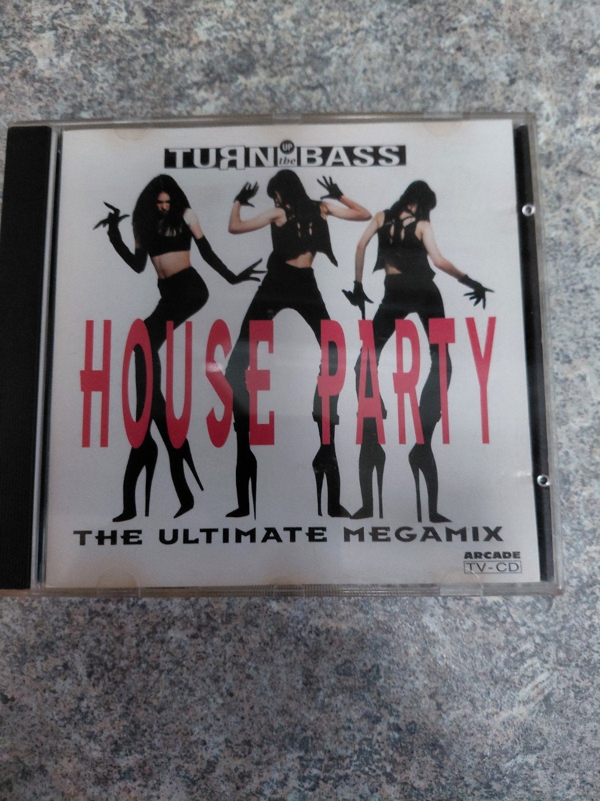 Turn Up The Bass House Party - The Ultimate Megamix CD, Cd's en Dvd's, Ophalen of Verzenden, Zo goed als nieuw, House, Album