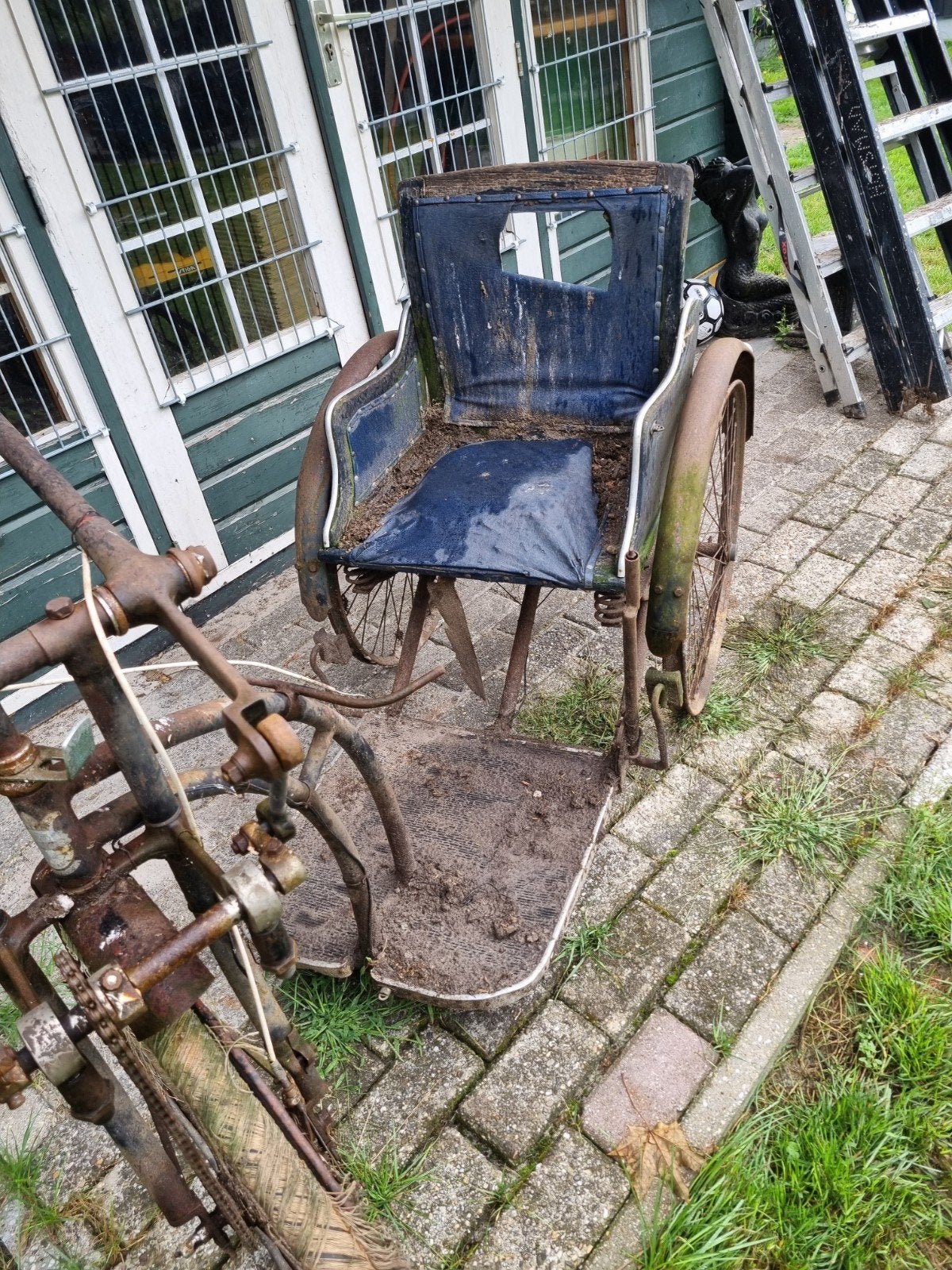 zeer oude invalide fiets, Antiek en Kunst, Ophalen