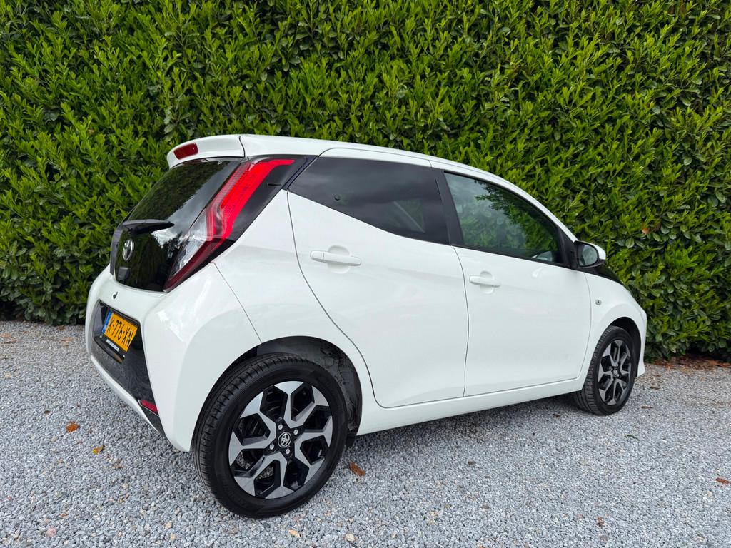 Toyota Aygo 1.0 VVT-i x-joy |NWE APK|AIRCO|CARPLAY|CAMERA|NA, Voorwielaandrijving, Stof, Gebruikt, 4 stoelen