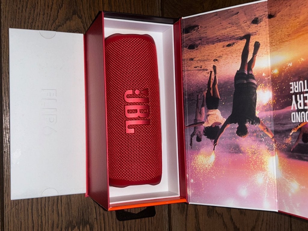 Foto 3 van JBL Flip 6 Rood - Draagbare Bluetooth Speaker *~~nieuw~~*