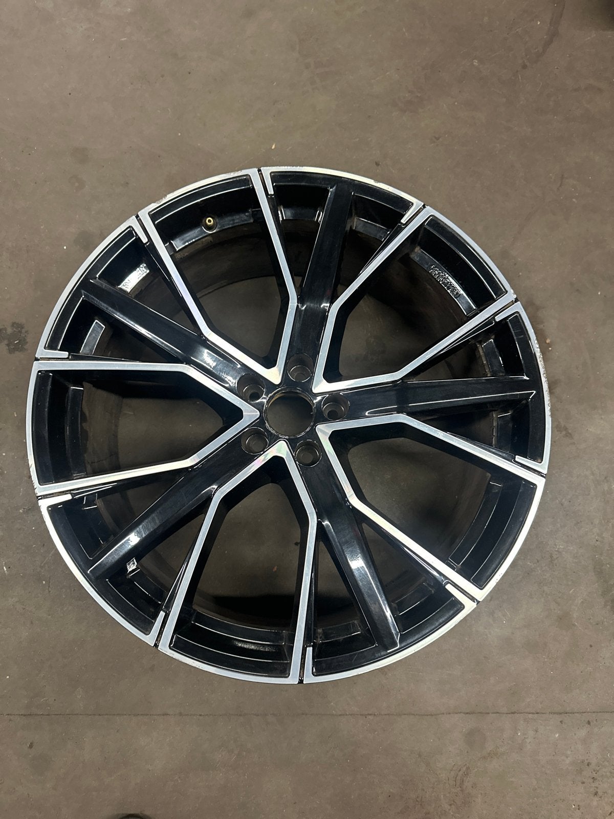 Zwarte 22 inch velg met gepolijste accenten audi e tron set, Auto-onderdelen, Ophalen, Gebruikt, Velg(en), Overige maten