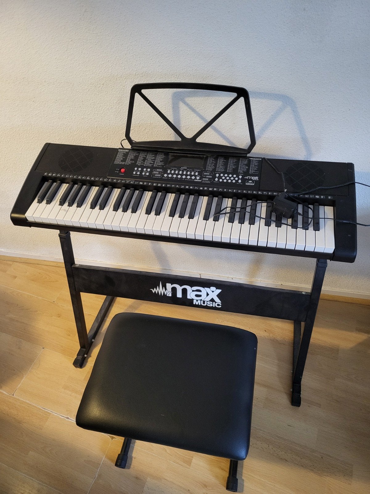 Aengus K289 Keyboard voor kinderen en Volwassenen., Muziek en Instrumenten, Keyboards, 61 toetsen, Met standaard, Zo goed als nieuw