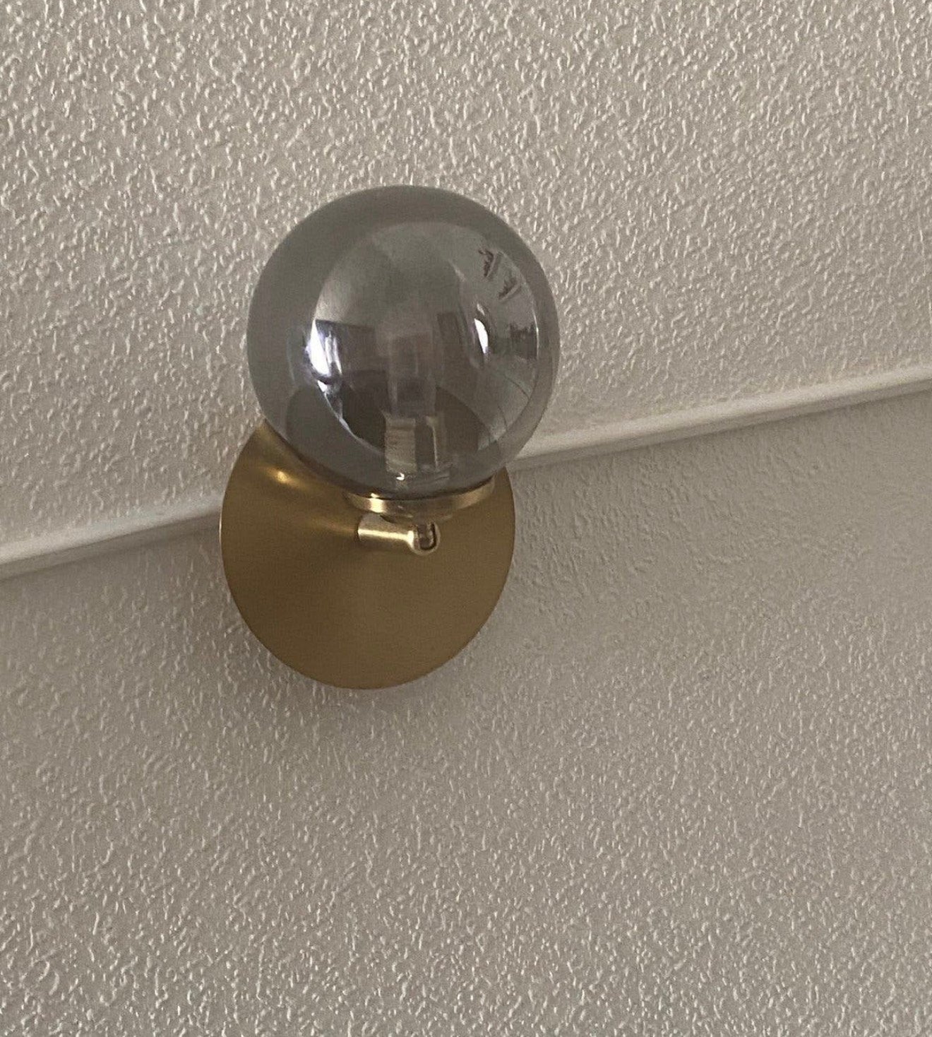2x wantlamp smokey met goud, Ophalen of Verzenden, Zo goed als nieuw, E27 (groot), Led-lamp