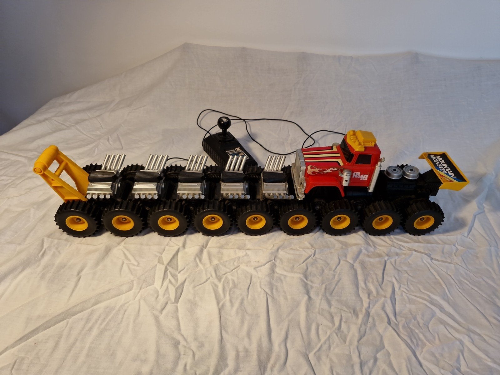 Vintage Mountain Monster 18-wieler speelgoedtruck, Ophalen, Gebruikt, Afstandsbediening