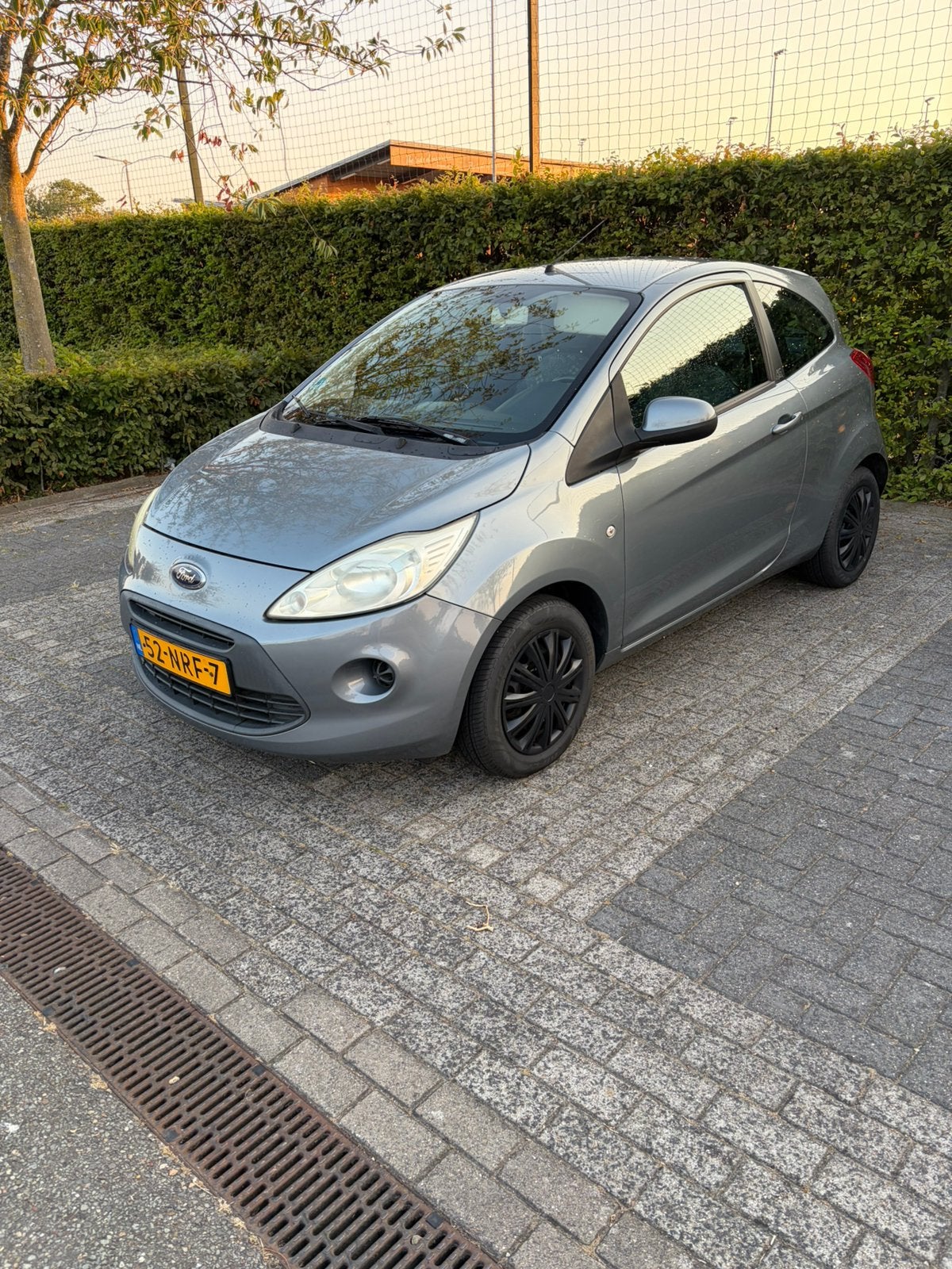 Ford Ka 1.2 51KW 2010 Grijs Airco, Elektrische Ramen, Voorwielaandrijving, 1242 cc, 4 cilinders, 4 stoelen