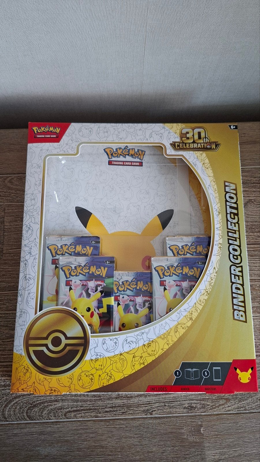 Pokémon TCG 30th Celebration Binder Collection, Ophalen of Verzenden, Nieuw, Boosterbox