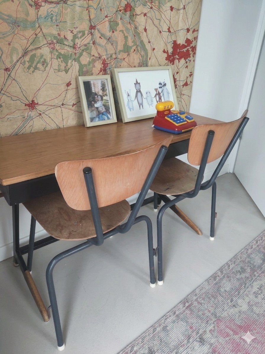 2 Vintage School kantine stoelen - Hout en Metaal, Huis en Inrichting, Stoelen, Ophalen, Gebruikt, Twee, Overige kleuren