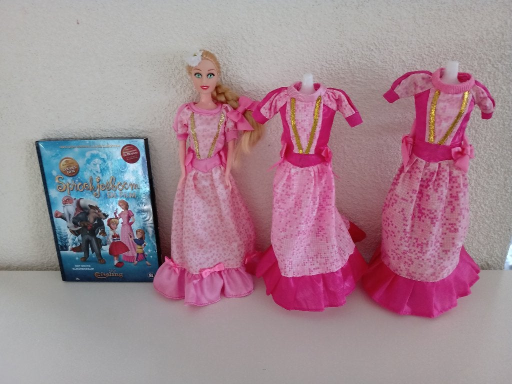 ASSEPOESTER pop uit Sprookjesboom met DVD en 2 extra jurken, Verzamelen, Efteling, Ophalen of Verzenden, Gebruikt, Beeldje of Poppetje