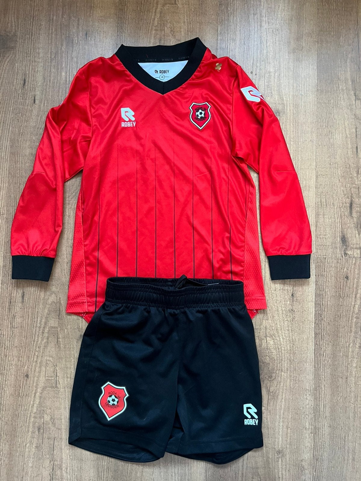 RODA 46 shirt en broekje maat 128, Maat XS of kleiner, Ophalen of Verzenden, Zo goed als nieuw