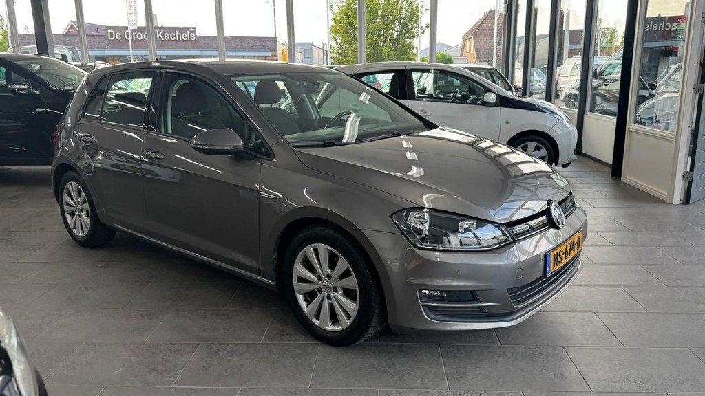 Volkswagen Golf 1.0 TSI Comfortline navigatie clima cruise c, Voorwielaandrijving, Stof, Gebruikt, Euro 6