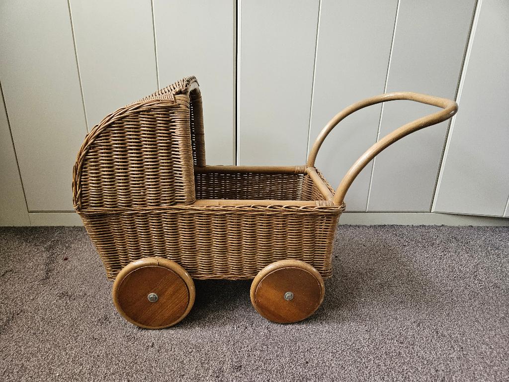 Poppenwagen poppenwagentje riet rotan honingkleur NIEUW!, Ophalen, Nieuw, Overige typen