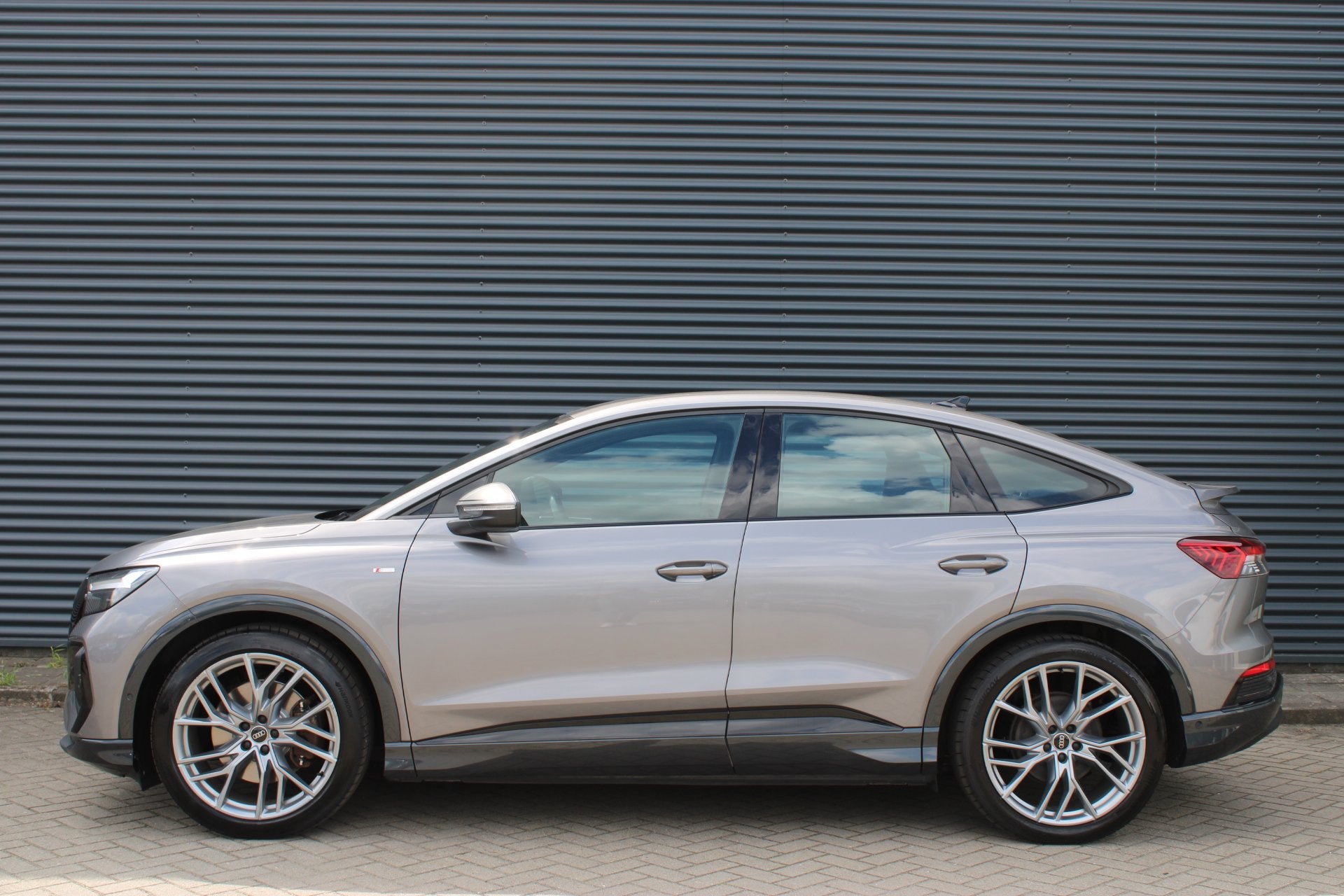 Audi Q4 Sportback e-tron 40 S edition 77 kWh S-Line Warmtepo, Automaat, 12 maanden, Achterwielaandrijving, 495 min