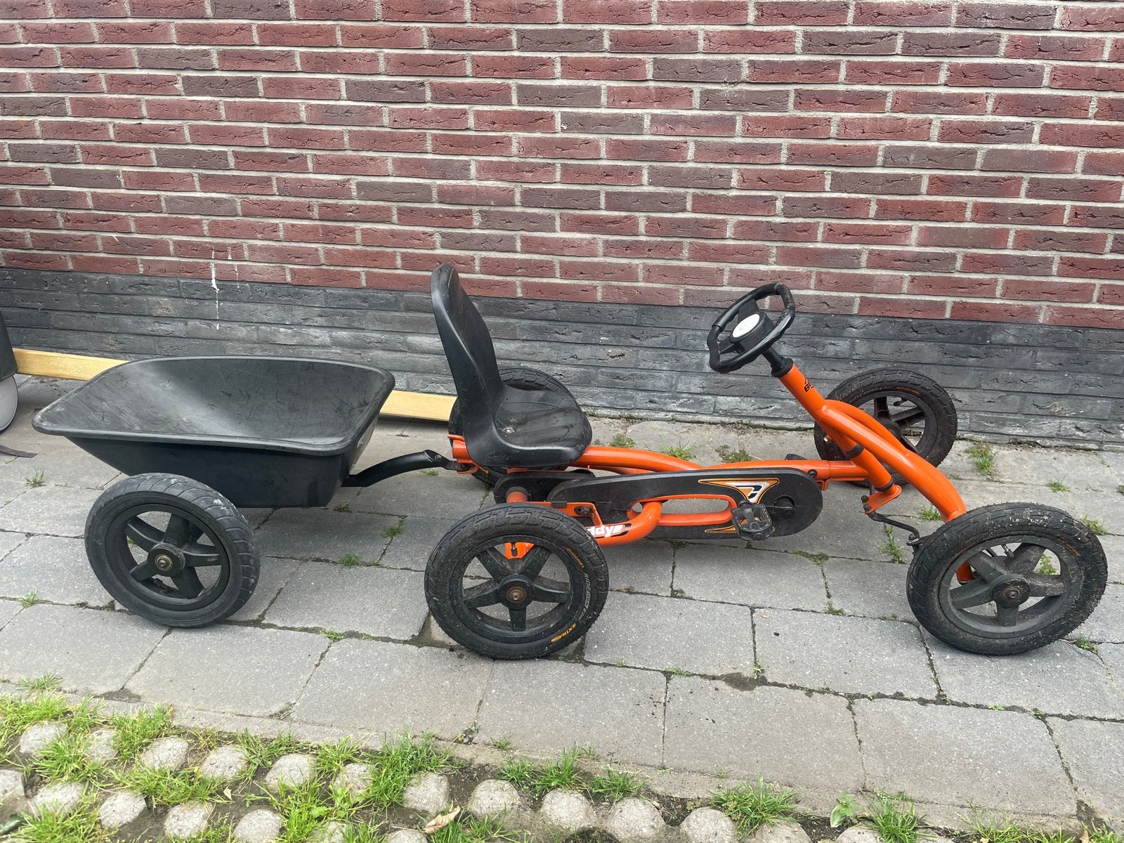 Berg Buddy skelter met aanhanger - Oranje, Kinderen en Baby's, Speelgoed | Buiten | Skelters, Ophalen, Gebruikt, Berg, Met kar of aanhanger