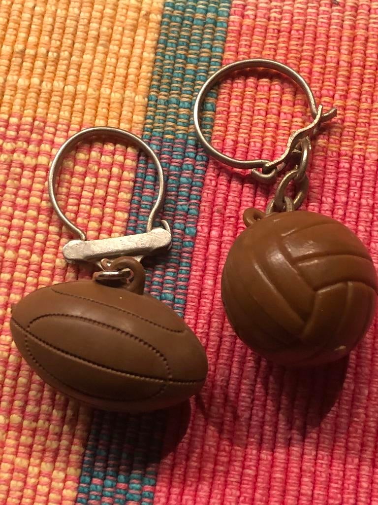 Sleutelhangers: Voetbal en Rugbybal, Ophalen of Verzenden, Gebruikt, Overige sporten, Overige typen