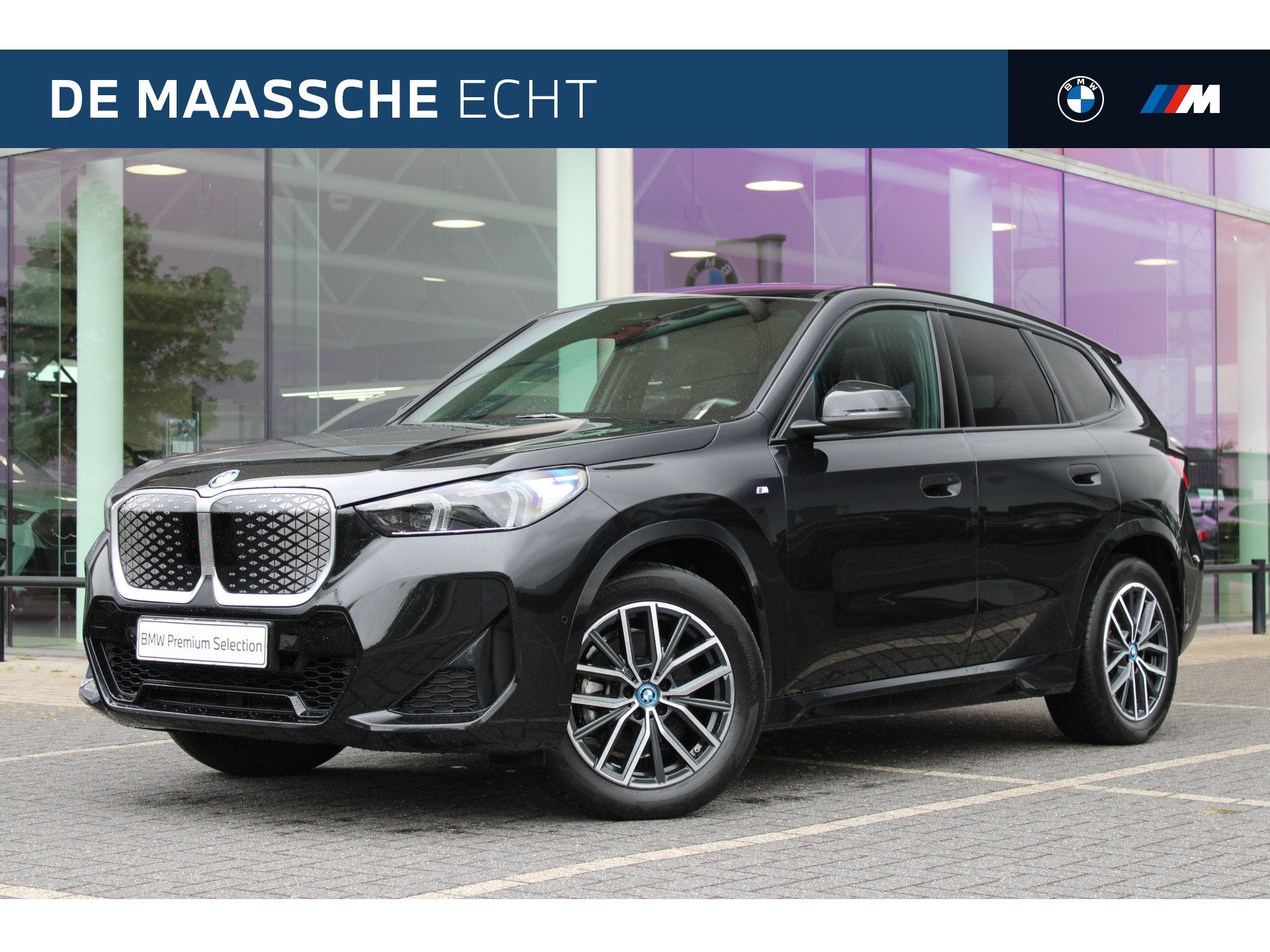 BMW iX1 xDrive30 M Sport / Panoramadak / Sportstoelen / Comf, Auto's, Gebruikt, Met garantie (alle), Zwart, Vierwielaandrijving
