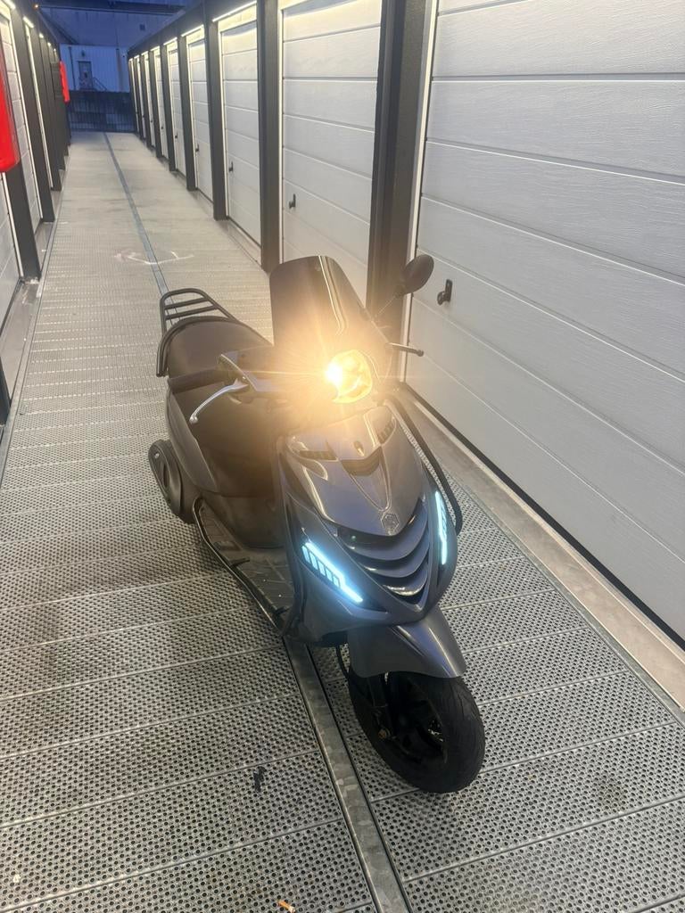 Zip 4t 2v brom, Maximaal 45 km/u, Zip, Ophalen of Verzenden, Zo goed als nieuw