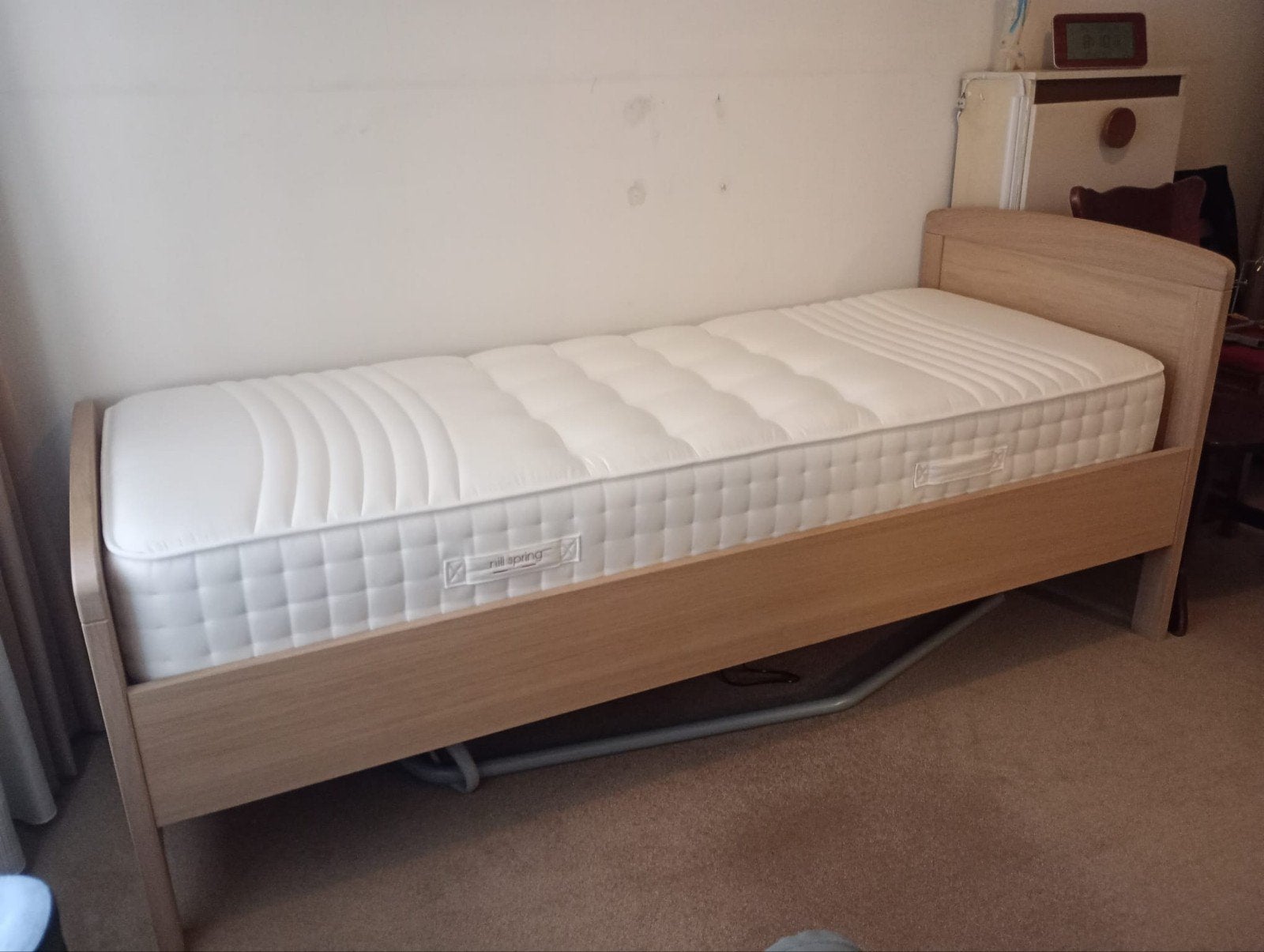 Senioren bed met verstelbare lattenbodem en matras, Ophalen, Verstelbaar, Zo goed als nieuw, 80 cm