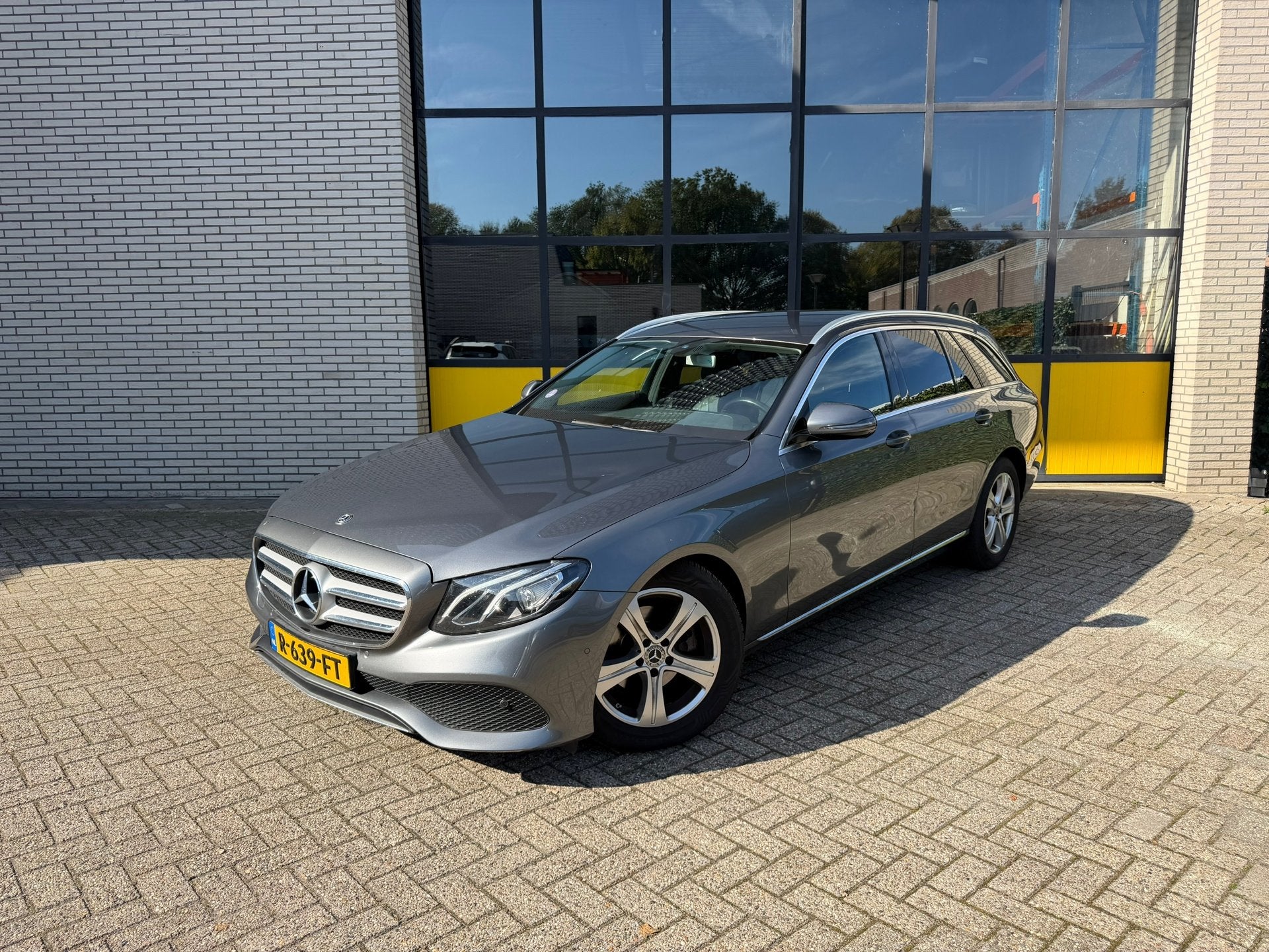Mercedes-Benz E-klasse Estate 200 Premium, Luchtvering, Trek, Automaat, Achterwielaandrijving, Gebruikt, 4 cilinders