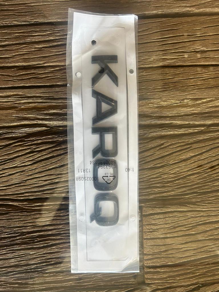 Skoda Karoq Logo achter Glimmend zwart NIEUW!, Ophalen of Verzenden