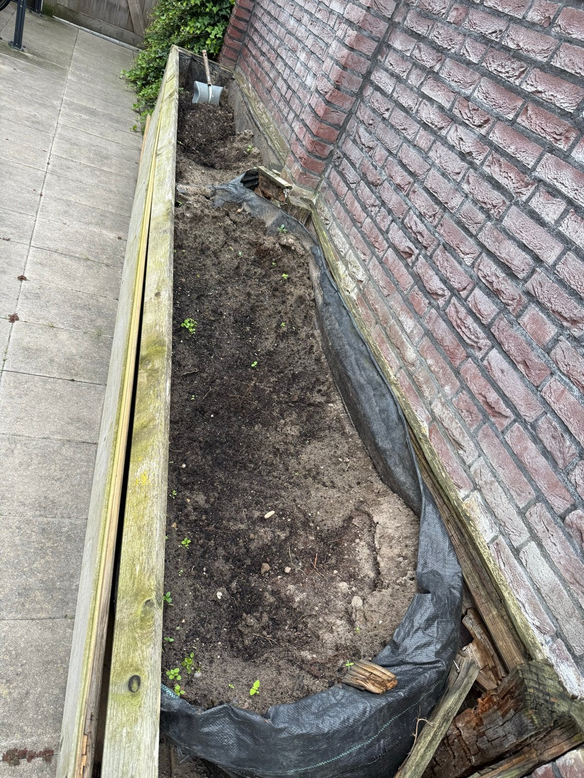 Gratis af te halen: Zand en aarde voor tuin of ophoogwerk, Ophalen, Gebruikt, Ophoogzand
