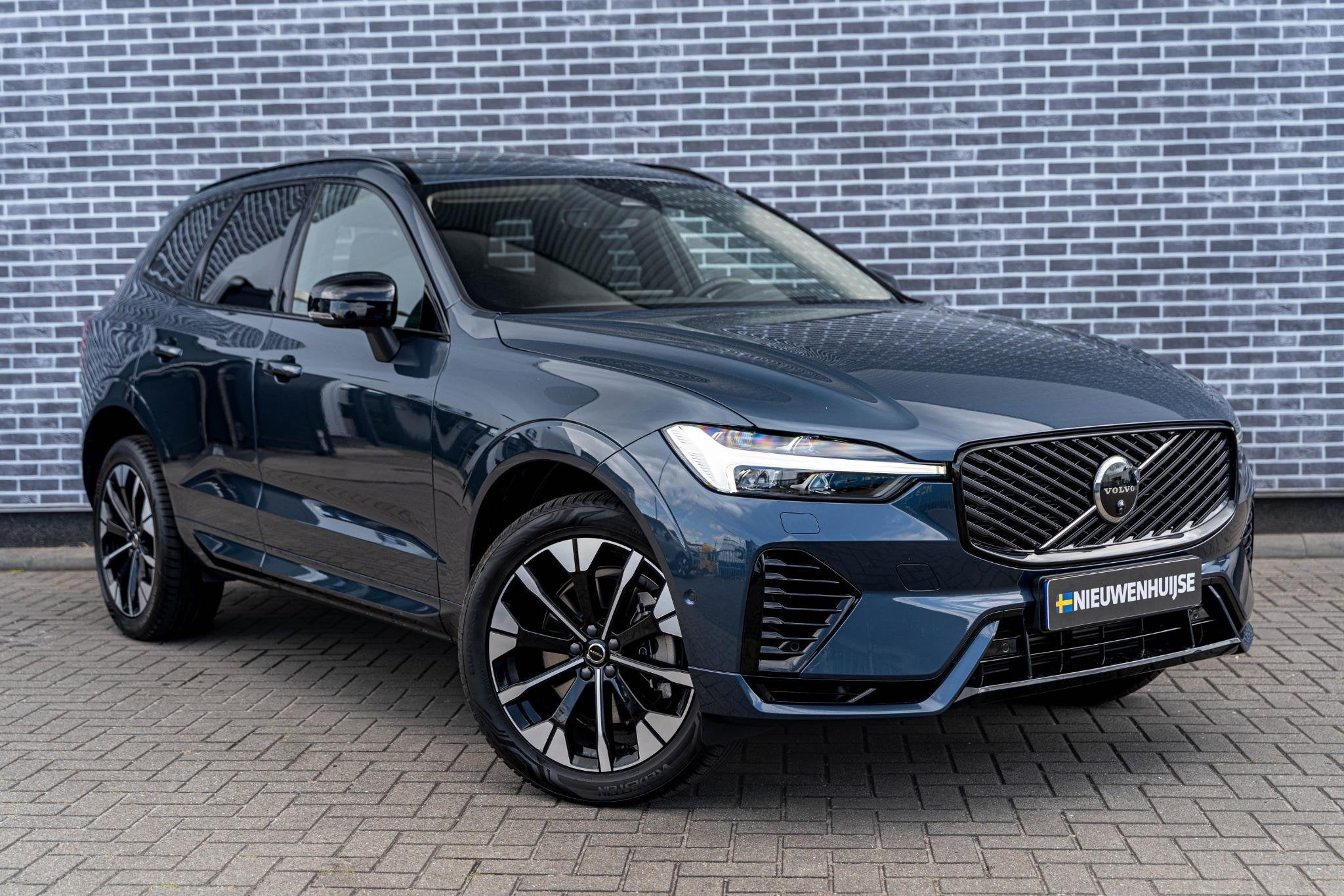Volvo XC60 2.0 T6 Plug-in Hybrid AWD Ultra Dark | PHEV Long, Auto's, Gebruikt, Euro 6, 4 cilinders, Blauw