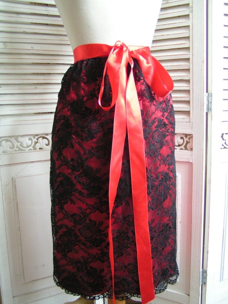 tiroler dirndl schort met kant nr XX 250, Verzenden, Zo goed als nieuw, Rood, Schort
