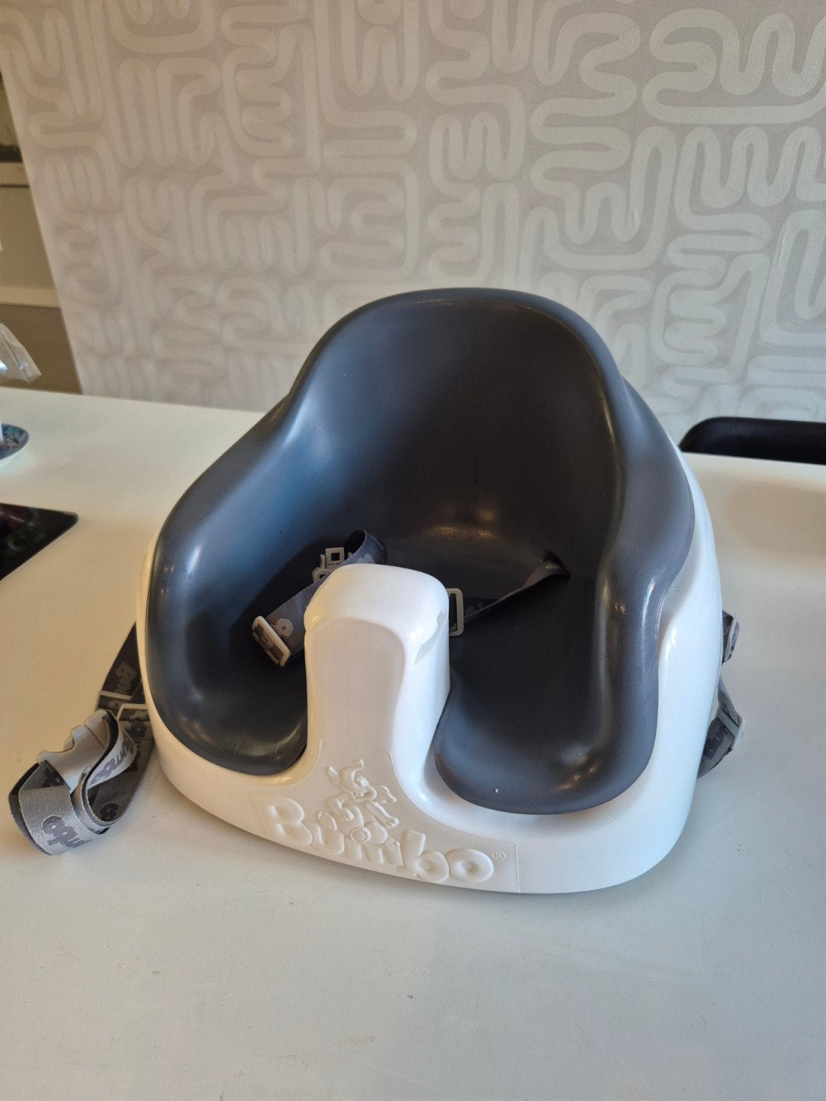 Bumbo Multi Seat Donkergrijs Stoelverhoger, Ophalen of Verzenden, Zo goed als nieuw, Overige typen, Gordel(s)