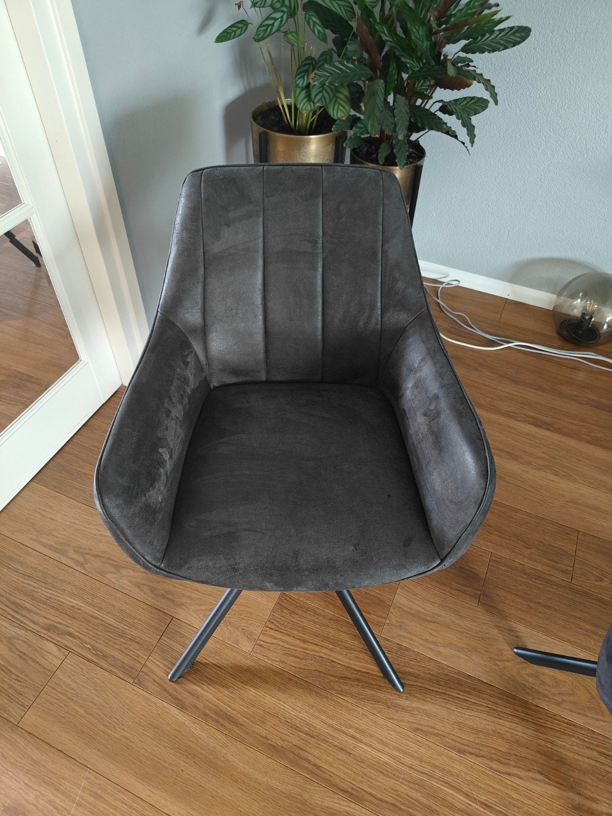 Moderne draaibare eetkamerstoel 4x - Grijs leer en stof, Huis en Inrichting, Stoelen, Ophalen, Gebruikt, Modern, Industrieel, Leer