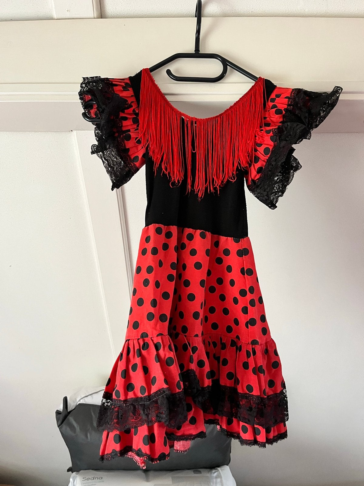 Flamenco jurk rood met zwarte stippen (Maat rond de 4 jaar), Ophalen of Verzenden, Gebruikt, 104 of kleiner, Jongen of Meisje