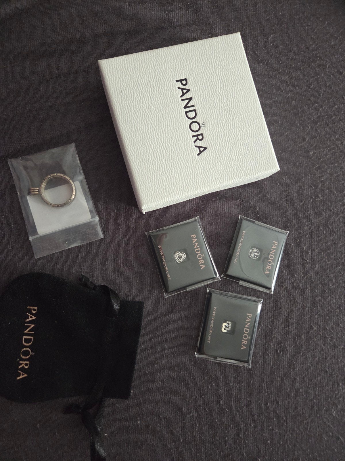 Pandora medaillon, hanger met charms en zakje, Ophalen of Verzenden, Zo goed als nieuw, Zilver, Zilver