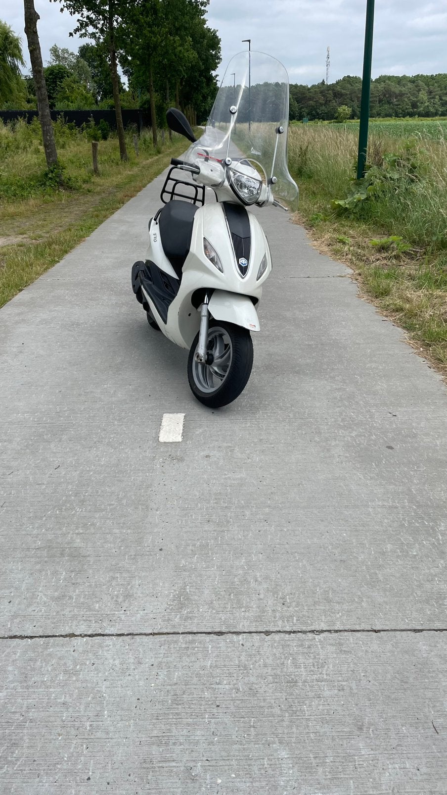 Piaggio new fly 50cc 4t snor OOK TERUIL SYM MIO BROM, Fietsen en Brommers, Scooters | Piaggio, Gebruikt, Fly, Maximaal 25 km/u