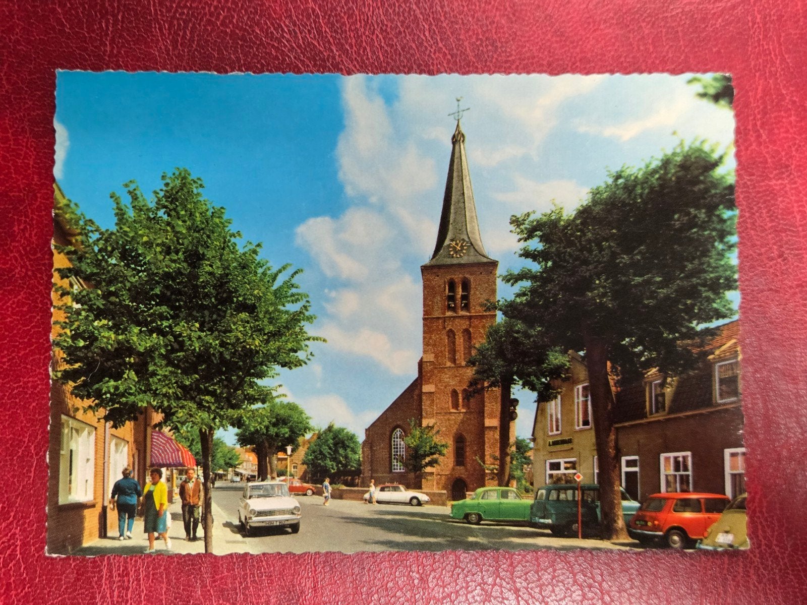 Domburg Dorpsgezicht met oude auto's o.a. Snoek, Verzamelen, Verzenden, 1960 tot 1980, Zeeland
