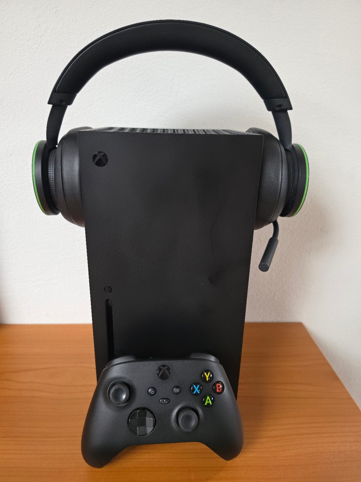 Foto 2 van Xbox Series X met games, controller en headset