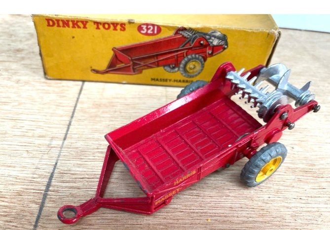Dinky Toys 321 Massey-Harris Manure Spreader met doos, Ophalen of Verzenden