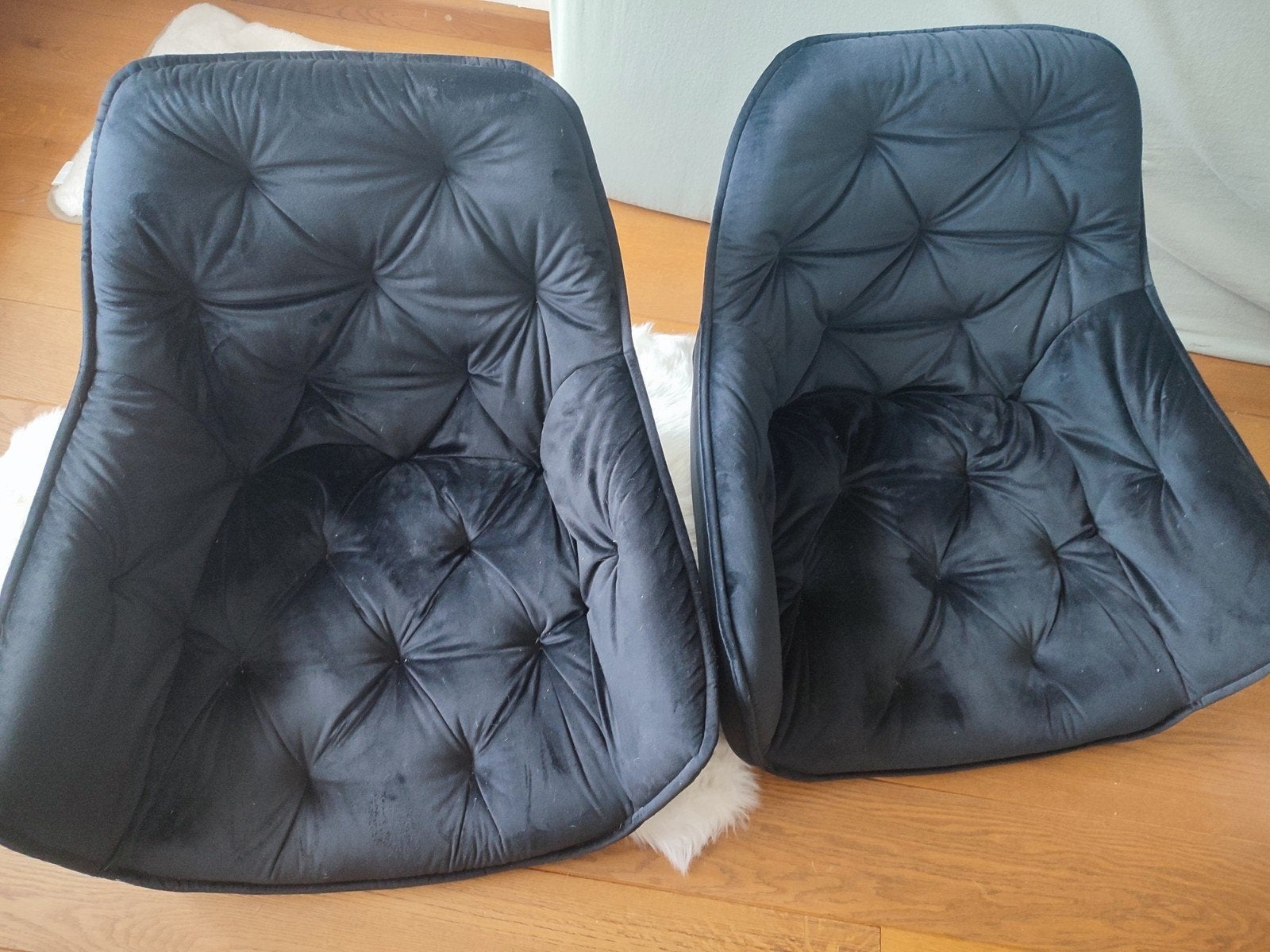 2 chairs without legs, Ophalen, Zwart