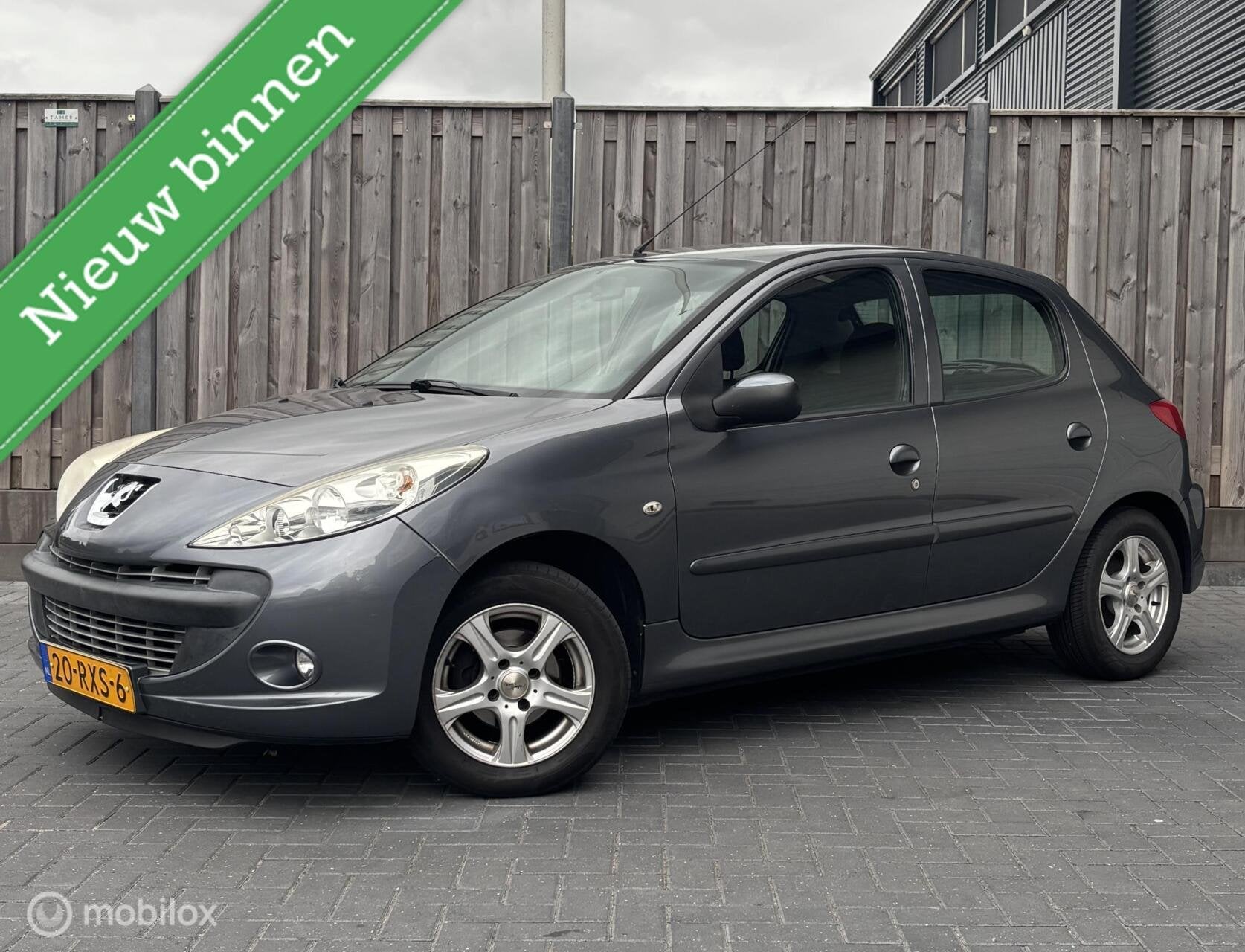 Peugeot 206 + 1.4 XS/DISTRIBUTIE VV/NAP/AIRCO/TREKHAAK/, Auto's, Peugeot, Stof, 4 cilinders, Origineel Nederlands, Bedrijf
