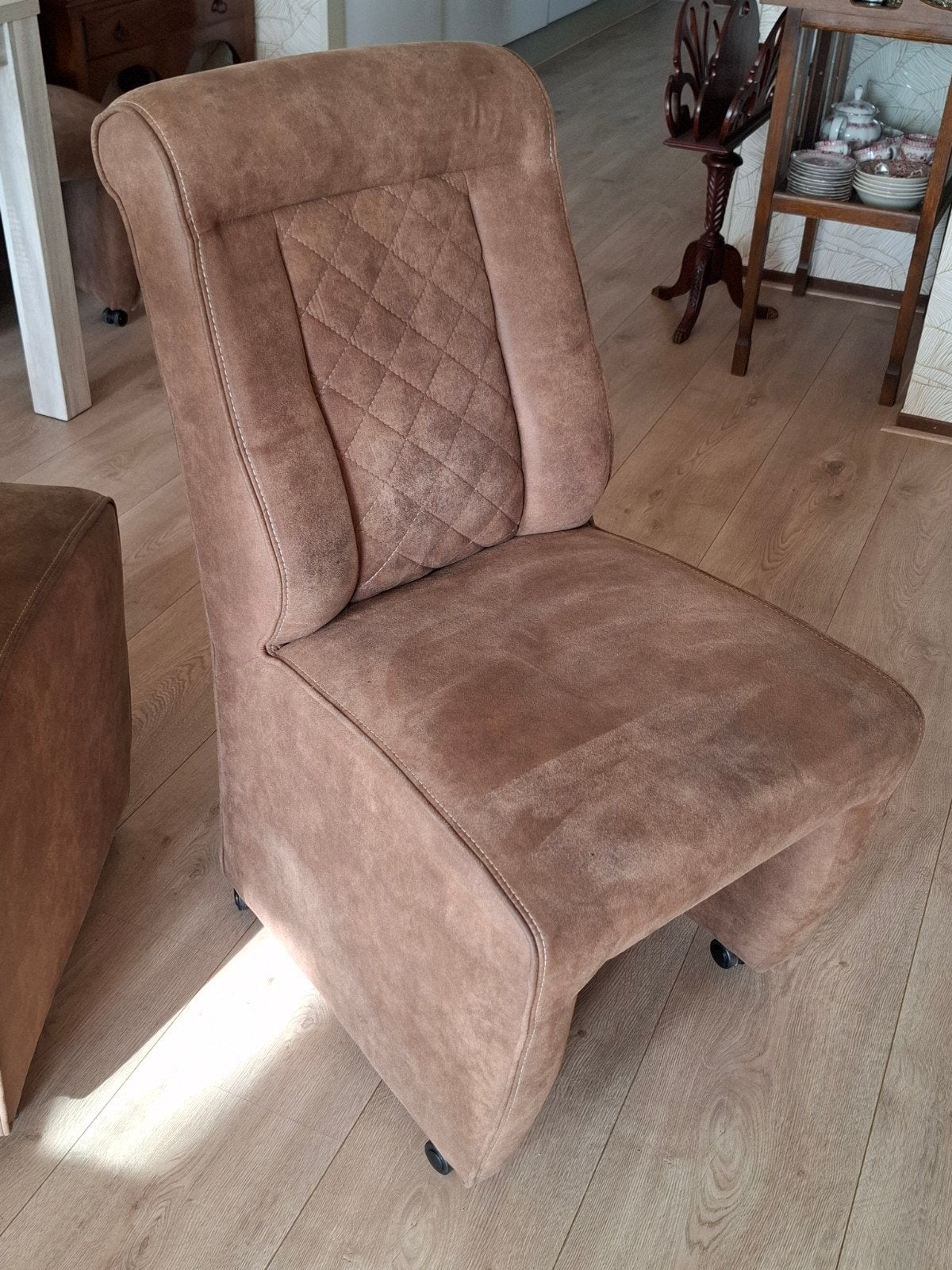 4 st Comfortabele eetkamerstoelen op wieltjes, Ophalen, Gebruikt, Bruin, Modern comfort