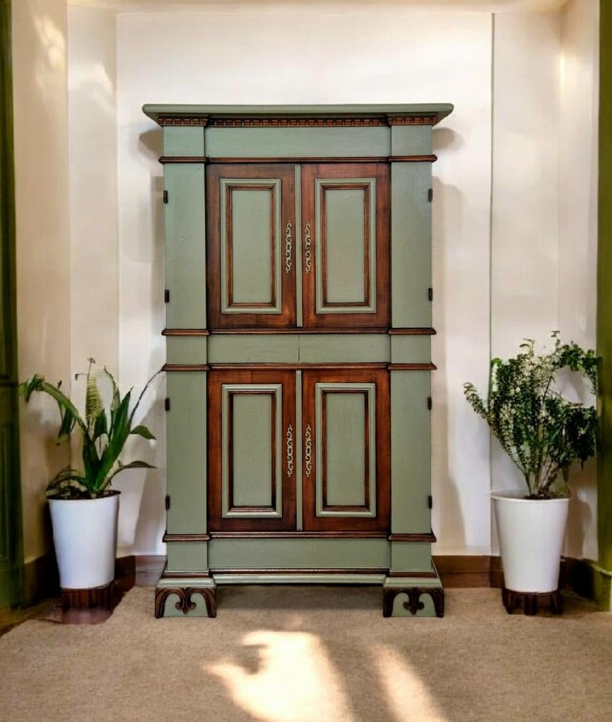 Vintage look kast/ groen en bruin wandkast/ koloniale kast, Ophalen, Donyavimin@gmail.com, Mina Donyavi Meubels, Zo goed als nieuw