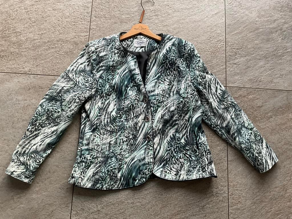 Leuk groen sensia jasje maat 46 okselbreedte 55 met vlekje, Ophalen of Verzenden, Zo goed als nieuw, Maat 46/48 (XL) of groter