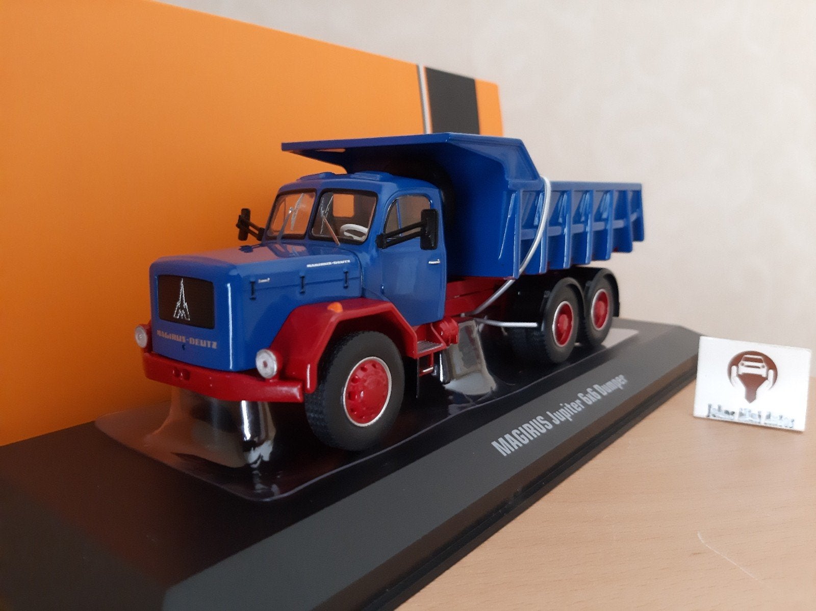 Magirus Deutz Jupiter 6x6 kieper van IXO Trucks 1:43